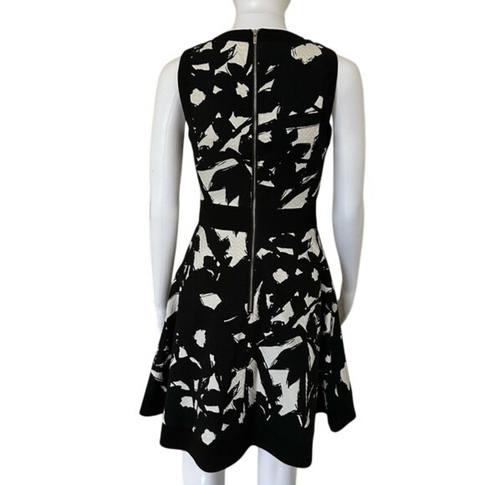 Banana Republic Textured Fit and Flare Black White Abstract Jacquard Dress - 0 - Picture 2 of 10